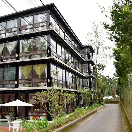 Full House Bed And Breakfast Nantou Exteriör bild