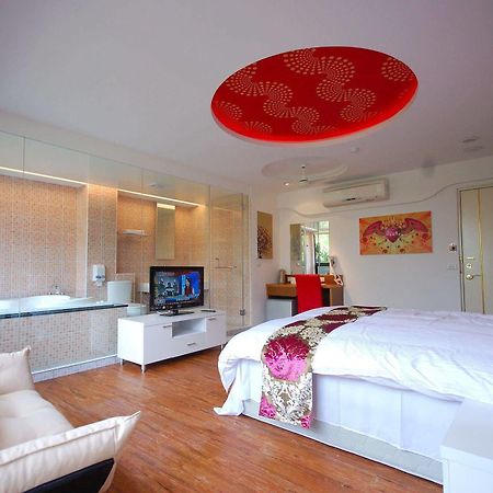 Full House Bed And Breakfast Nantou Exteriör bild