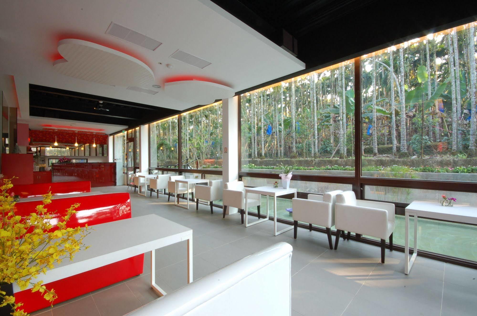 Full House Bed And Breakfast Nantou Exteriör bild