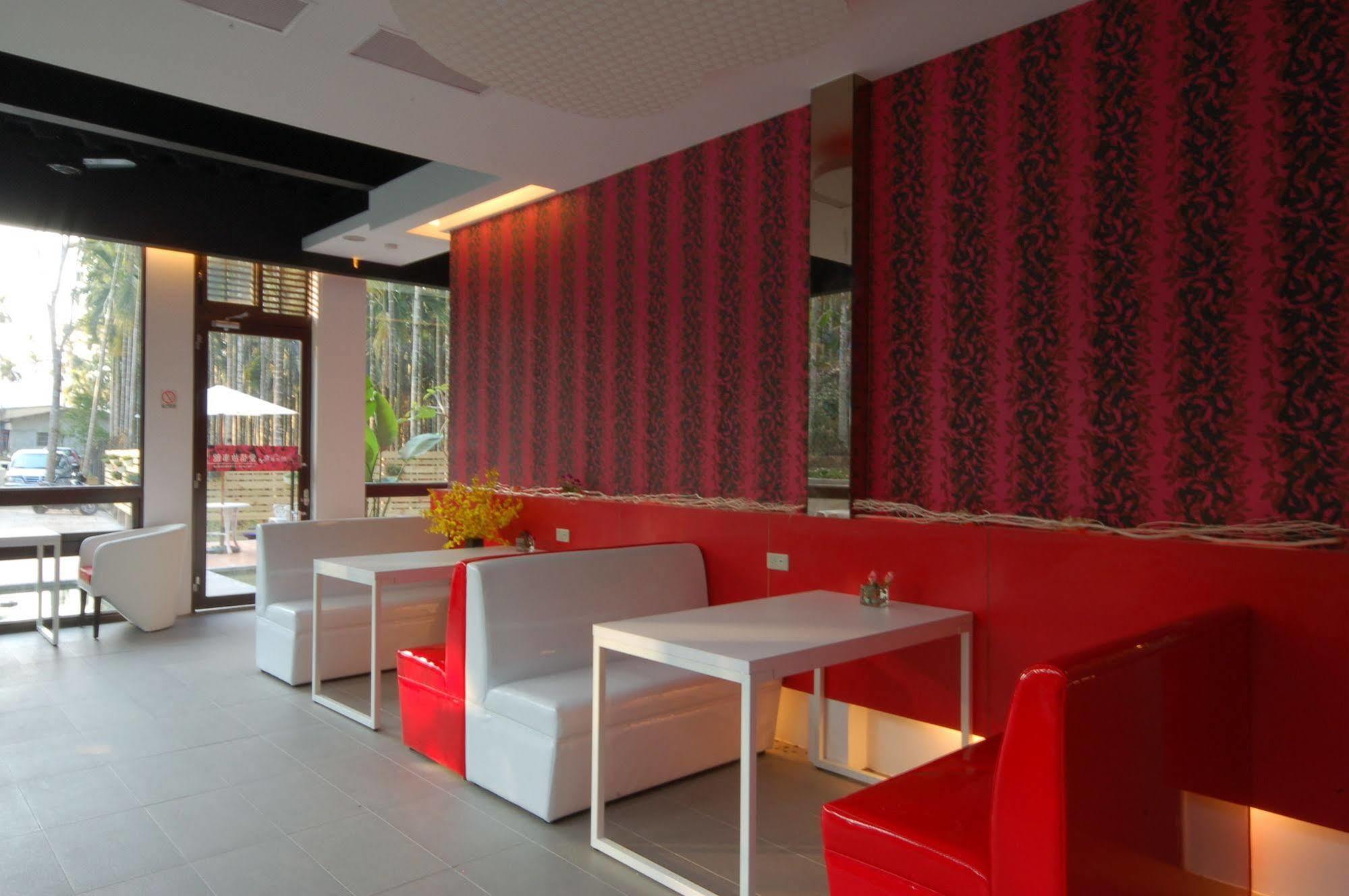 Full House Bed And Breakfast Nantou Exteriör bild