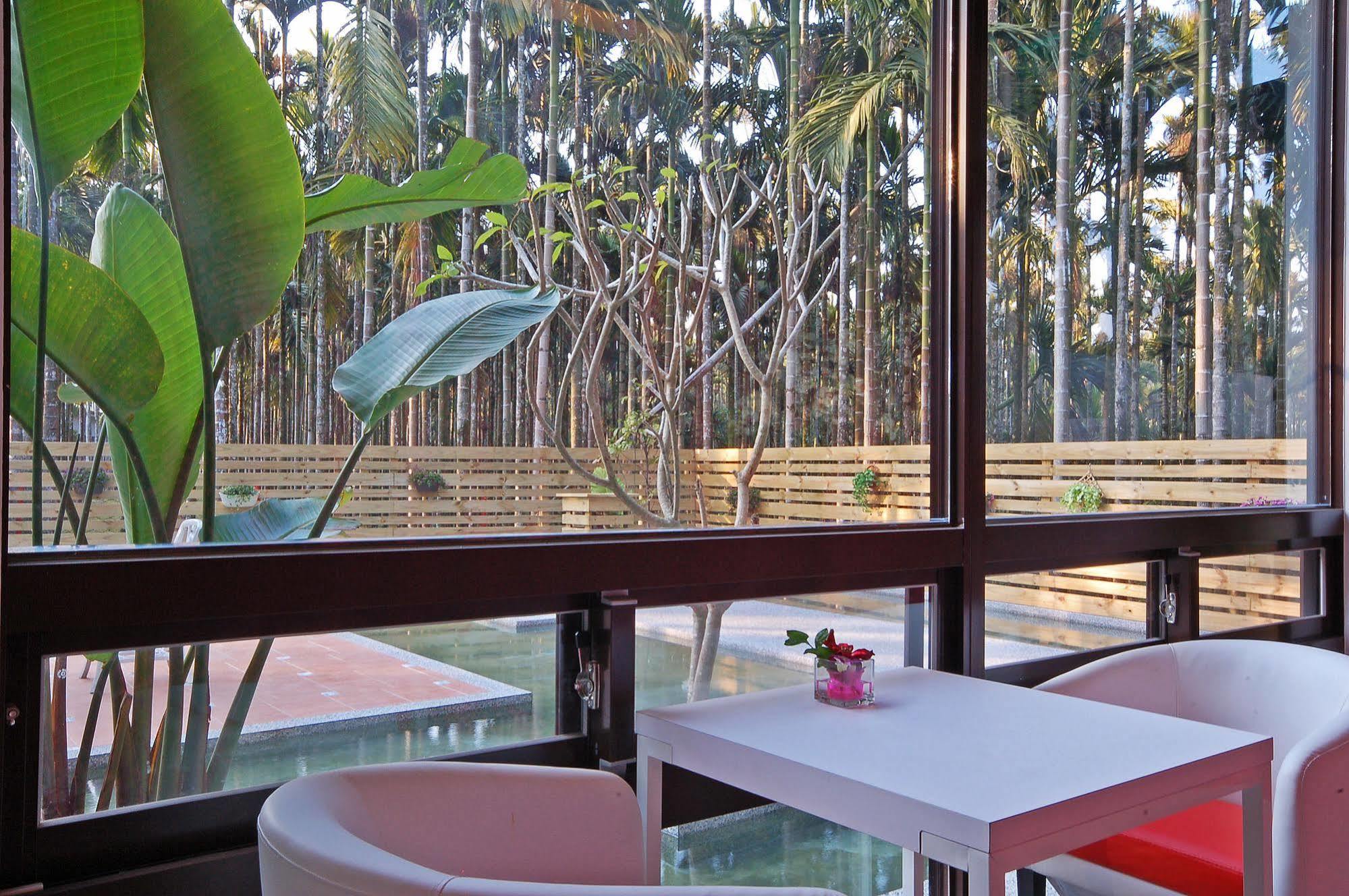 Full House Bed And Breakfast Nantou Exteriör bild
