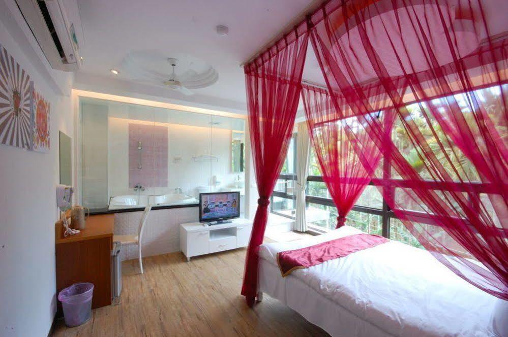 Full House Bed And Breakfast Nantou Exteriör bild