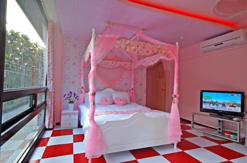 Full House Bed And Breakfast Nantou Exteriör bild